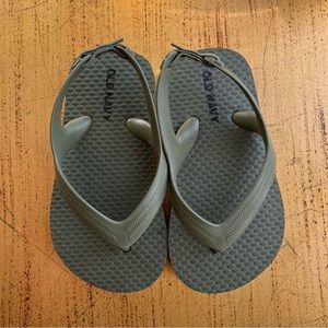 Old Navy Unisex Plant-Based Solid Flip-Flops for Toddler